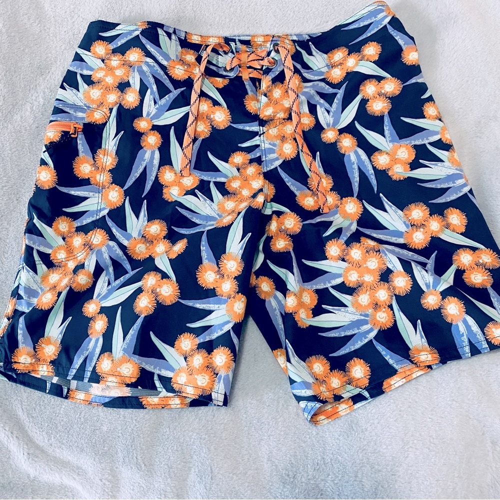 Patagonia women’s stretch floral print Planing boardshorts -8”